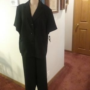 New with tags   size 20W super cute pantsuit 💚